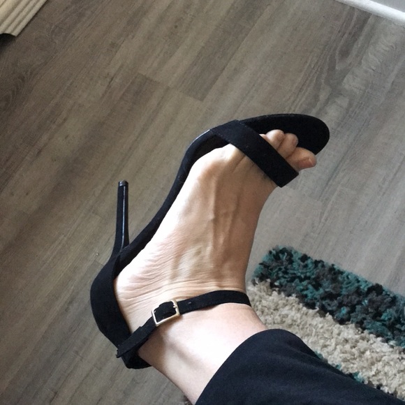 Lulu’s size 10 black heels - Picture 2 of 5
